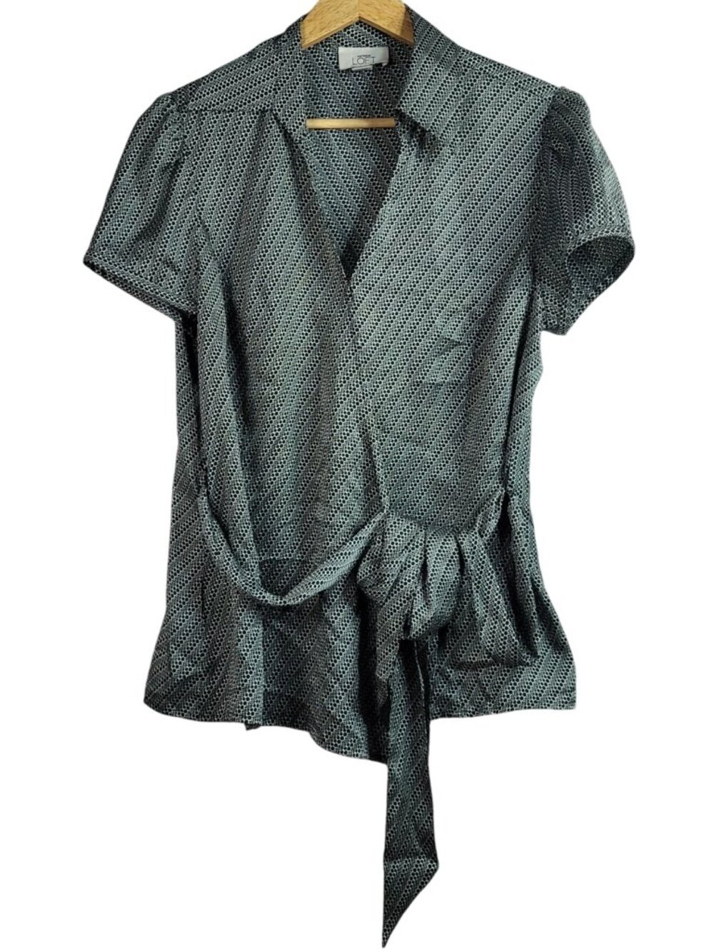 Ann Taylor LOFT Wrap Top Black Gray SZ 14 V Neck Short Sleeve Collar Dot Stripe